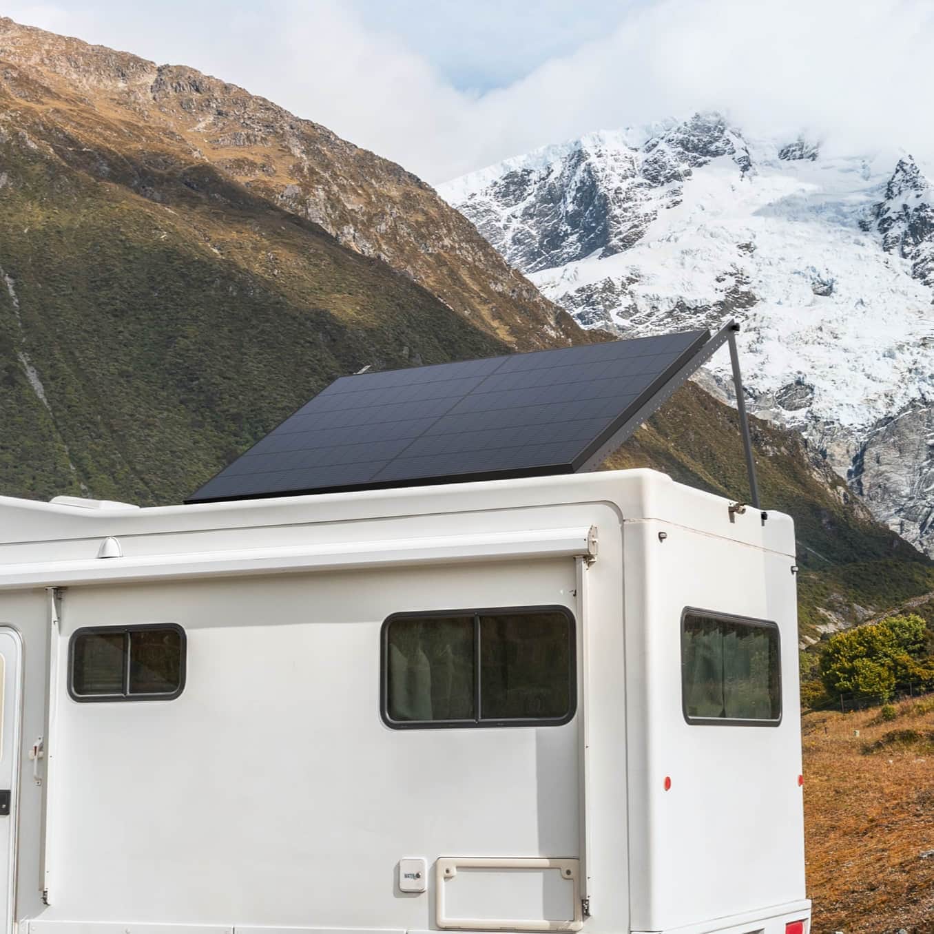 Panneaux solaires rigides 400W (lot de 2) – EcoFlow sur un camping-car